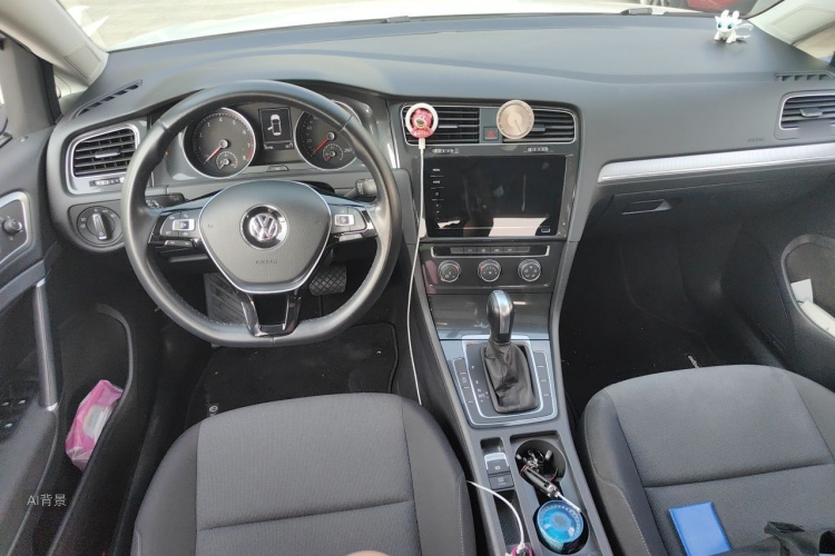 Volkswagen Golf 2020 car image #11