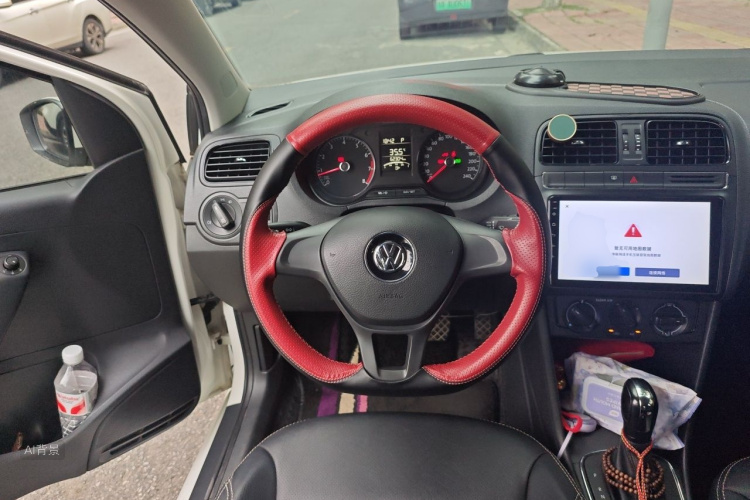 Volkswagen Polo 2018 car image #12