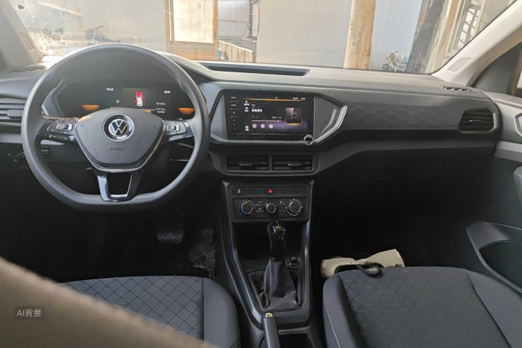 Volkswagen T-Cross 2023 #11 Volkswagen T-Cross 2023 car image #11