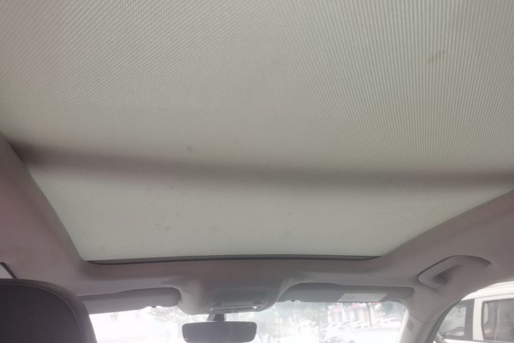 Audi Q3 2019 car image #17