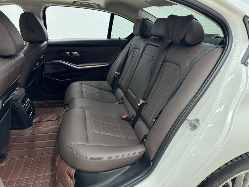 BMW 3 Series 2019 car image #13
