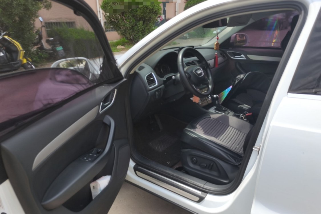 Audi Q3 2014 car image #23