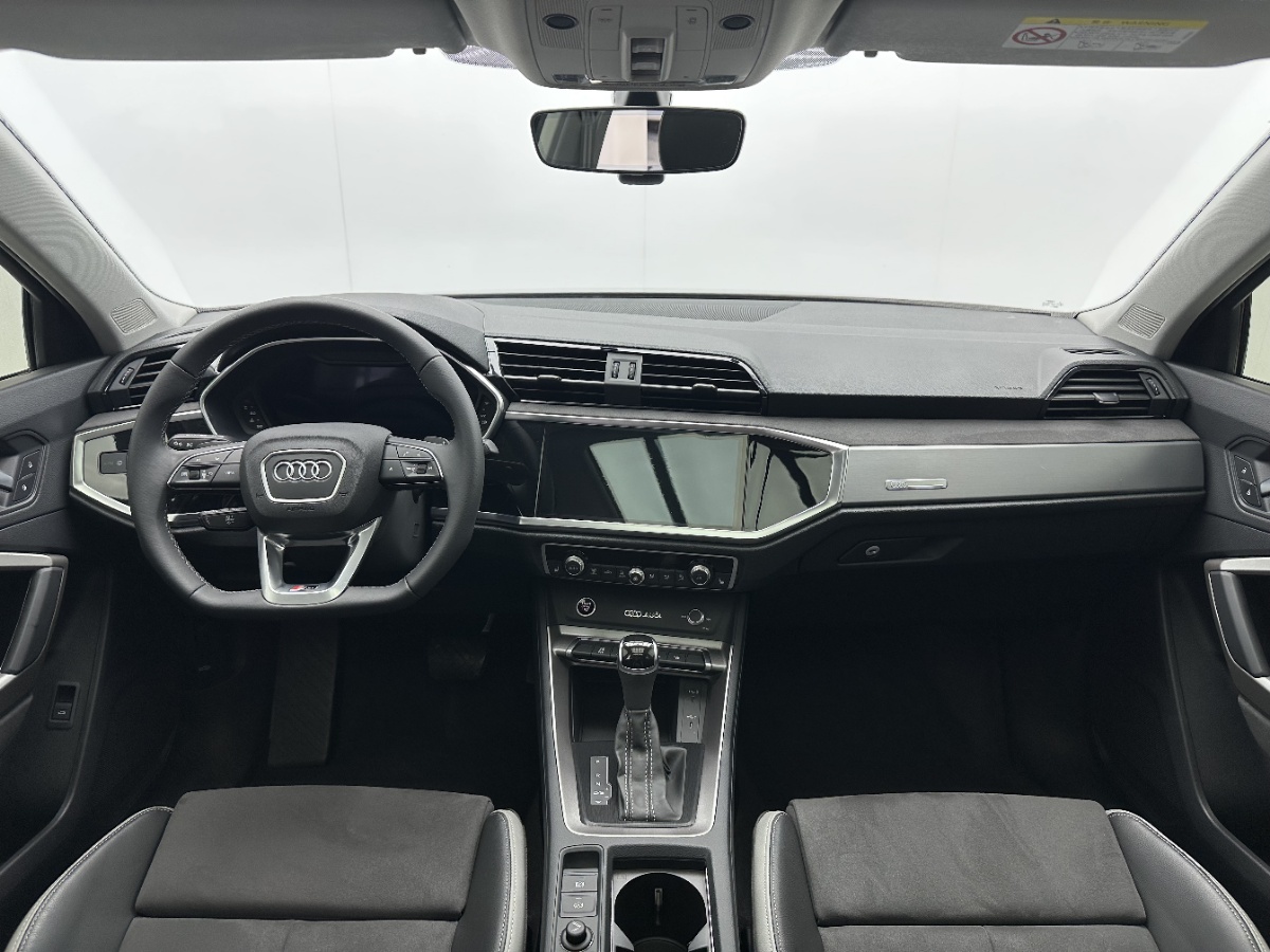 Audi Q3 2022 car image #7