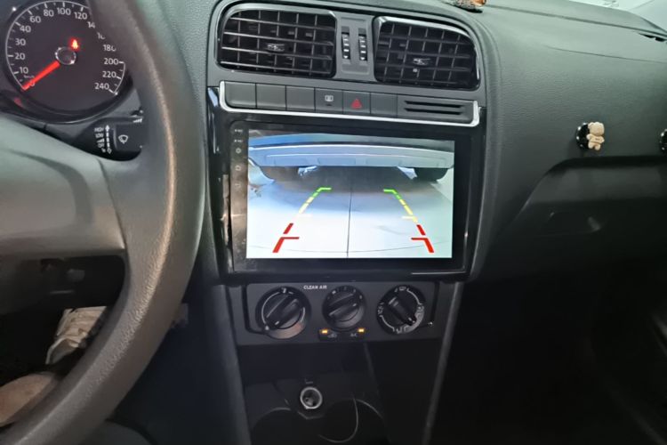 Volkswagen Polo 2016 car image #13