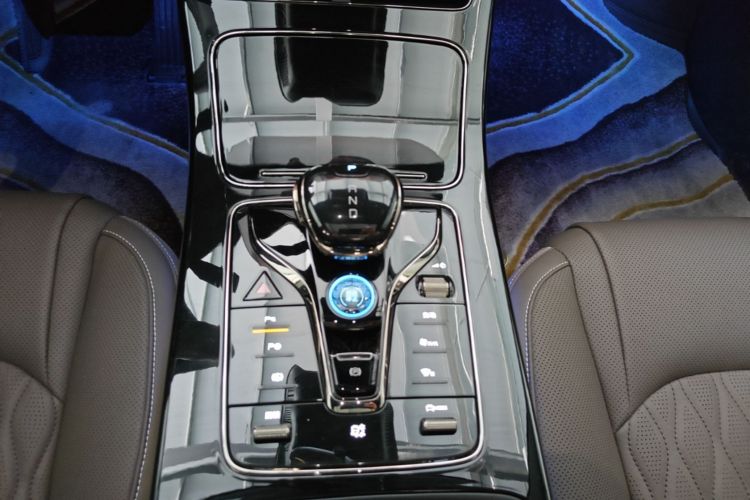 BYD Han 2024 car image #17