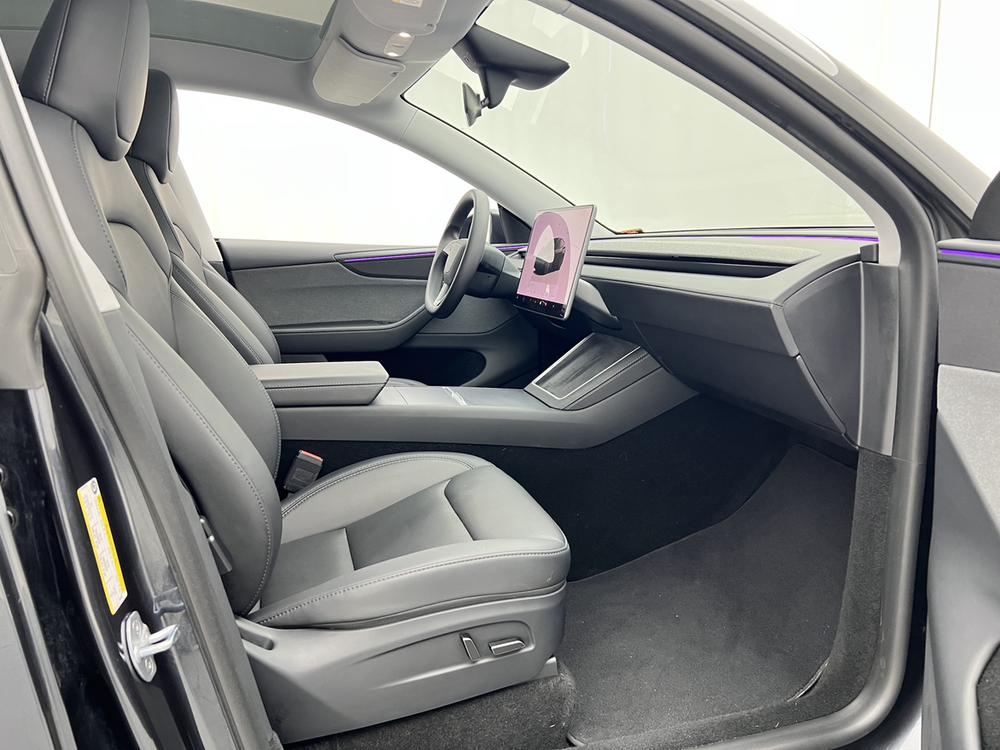 Tesla Model Y 2025 #25 Tesla Model Y 2025 car image #25
