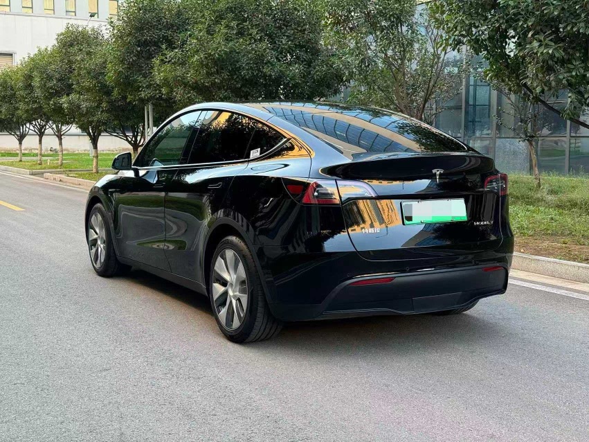 Tesla Model Y 2022 изображение автомобиля #4