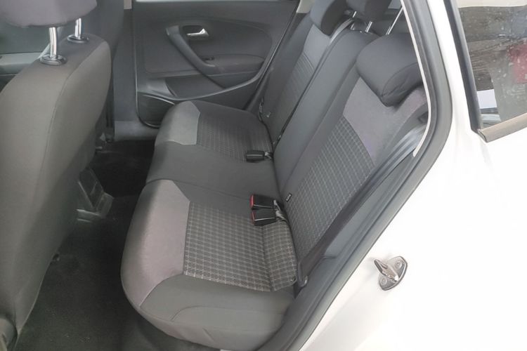 Volkswagen Polo 2016 car image #13