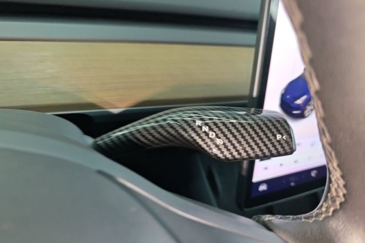 Tesla Model Y 2021 car image #14