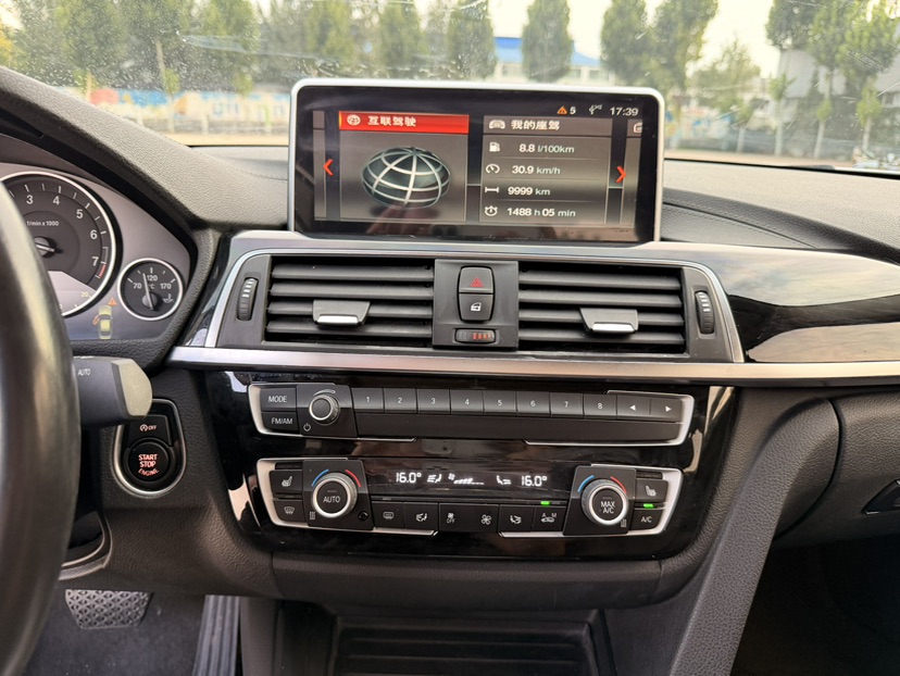 BMW 3 Series 2018 car image #9
