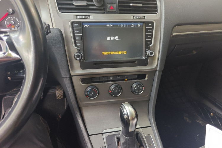 Volkswagen Golf 2017 car image #17