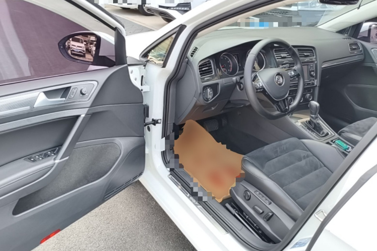 Volkswagen Golf 2018 car image #16
