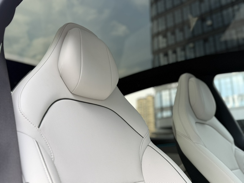 Tesla Model Y L 2026 #8 Tesla Model Y L 2026 car image #8
