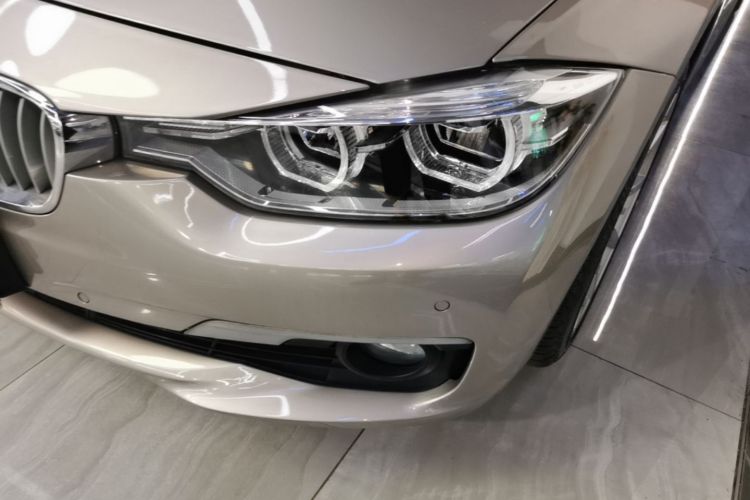 BMW 3 Series 2018 car image #23