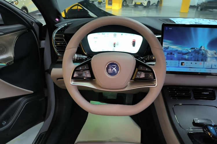BYD Han 2025 #11 BYD Han 2025 изображение автомобиля #11