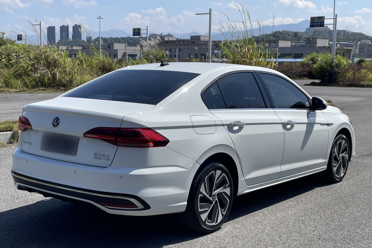 Volkswagen Bora 2023 imagen de coche #7