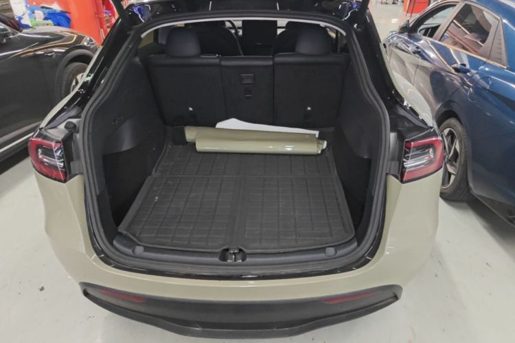 Tesla Model Y 2021 car image #19