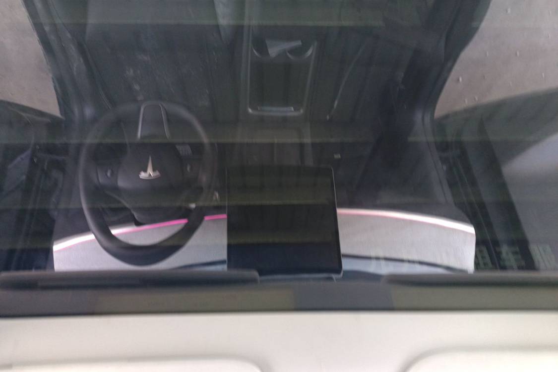 Tesla Model Y 2024 car image #22