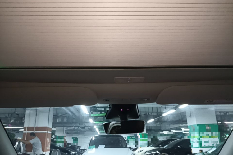 Tesla Model Y 2023 car image #20