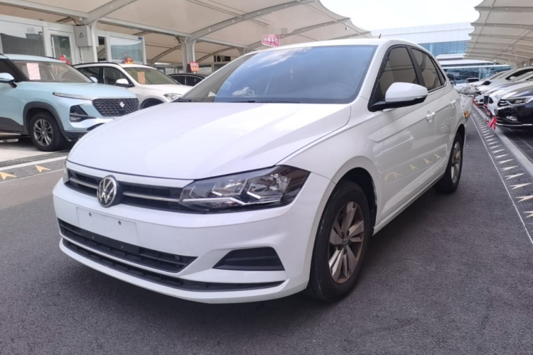 Volkswagen Polo 2023 car image #2