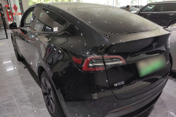 Tesla Model Y 2023 car image #5