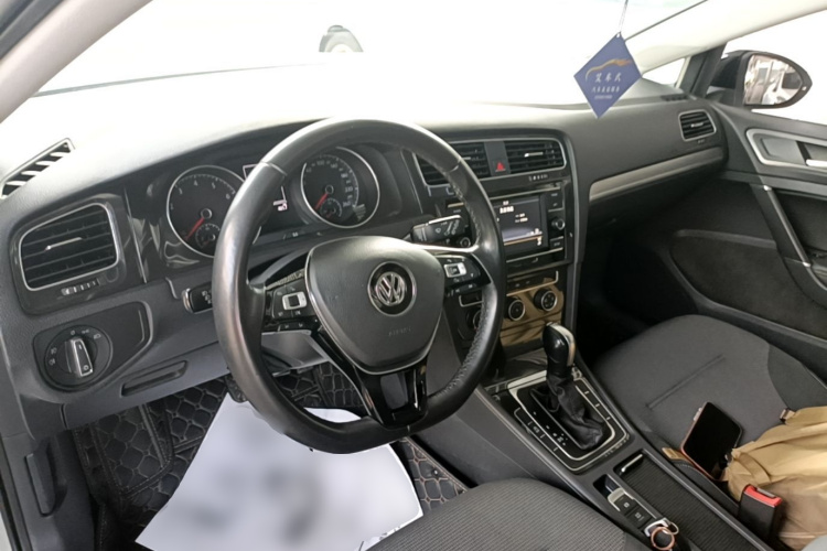 Volkswagen Golf 2018 car image #11