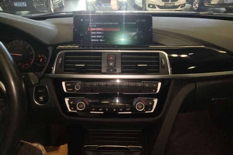 BMW 3 Series 2018 immagine di auto #13