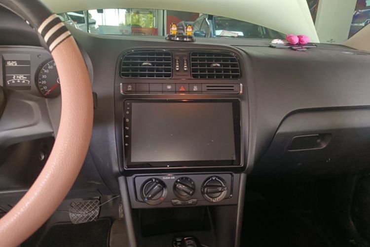 Volkswagen Polo 2019 car image #13