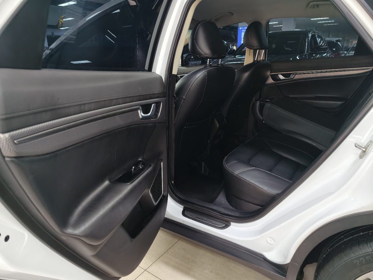 GEELY Emgrand GS 2017 car image #9