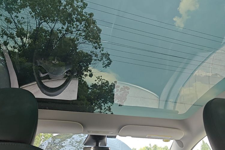 Tesla Model Y 2024 immagine di auto #18