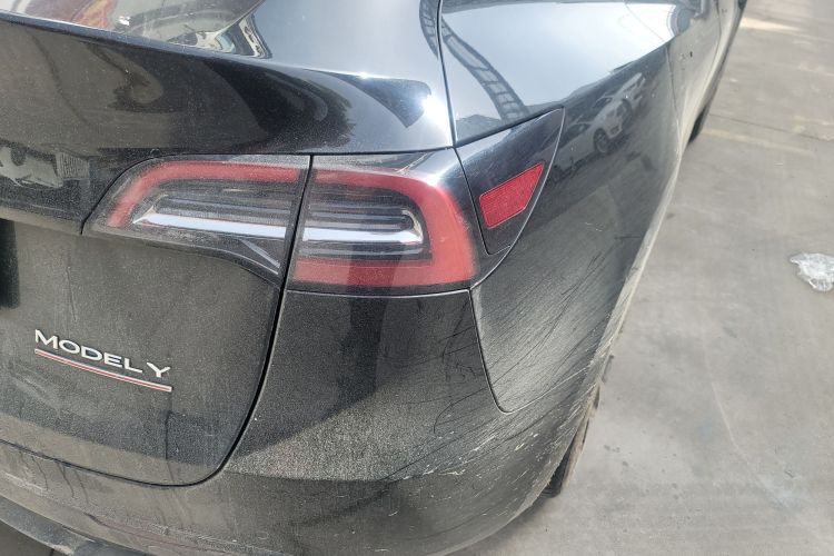 Tesla Model Y 2022 car image #8