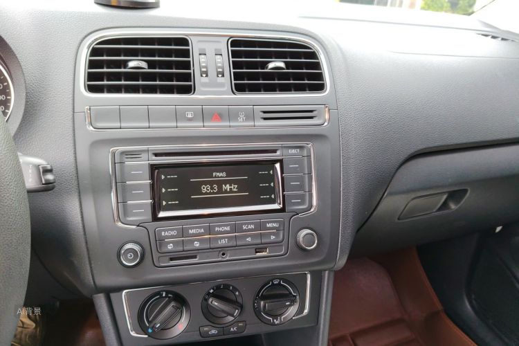 Volkswagen Polo 2015 car image #15