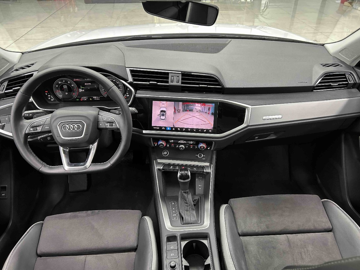 Audi Q3 2022 car image #4