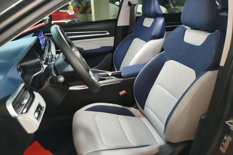 GEELY Emgrand 2022 car image #15