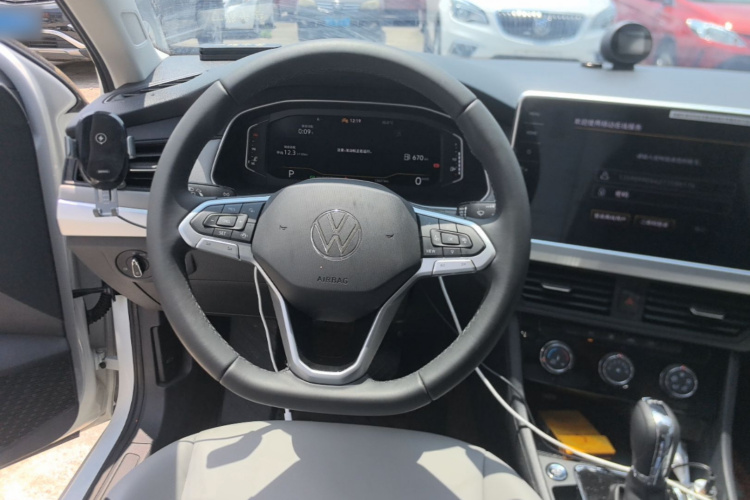 Volkswagen Bora 2025 car image #11