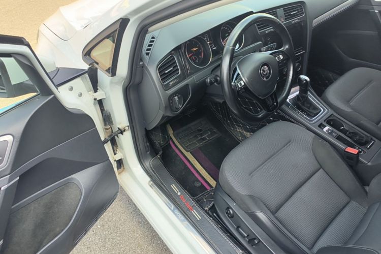 Volkswagen Golf 2018 car image #16