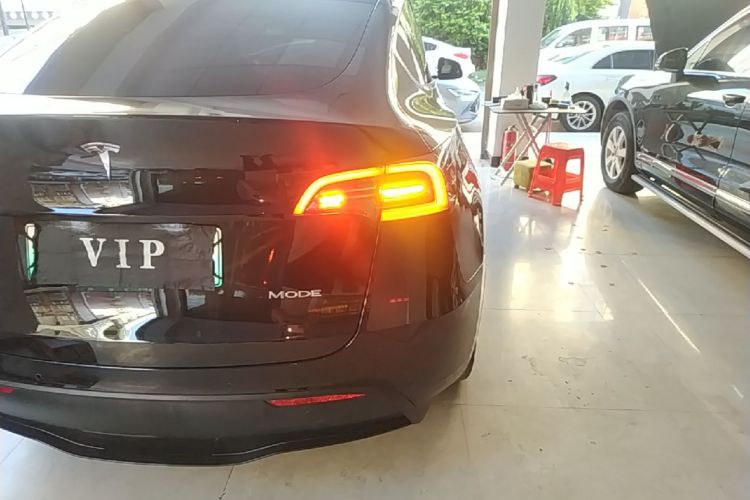Tesla Model Y 2022 #8 Tesla Model Y 2022 car image #8