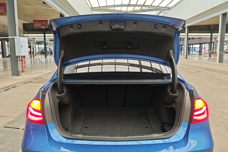 BMW 3 Series 2018 #21 BMW 3 Series 2018 car image #21