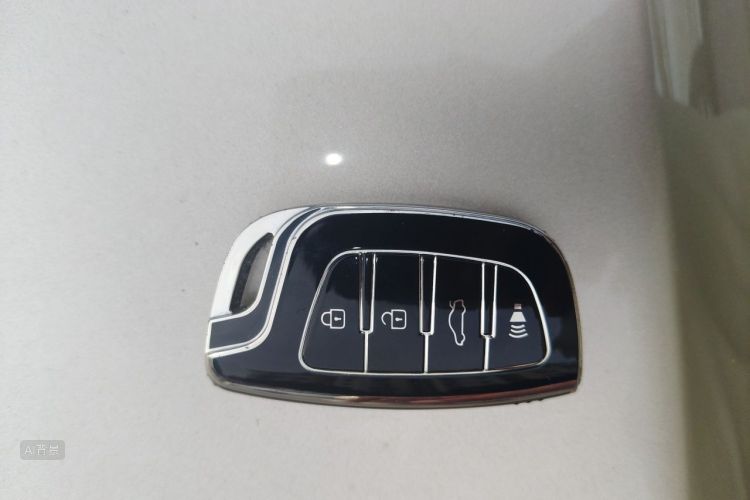 GEELY Emgrand GS 2017 car image #10