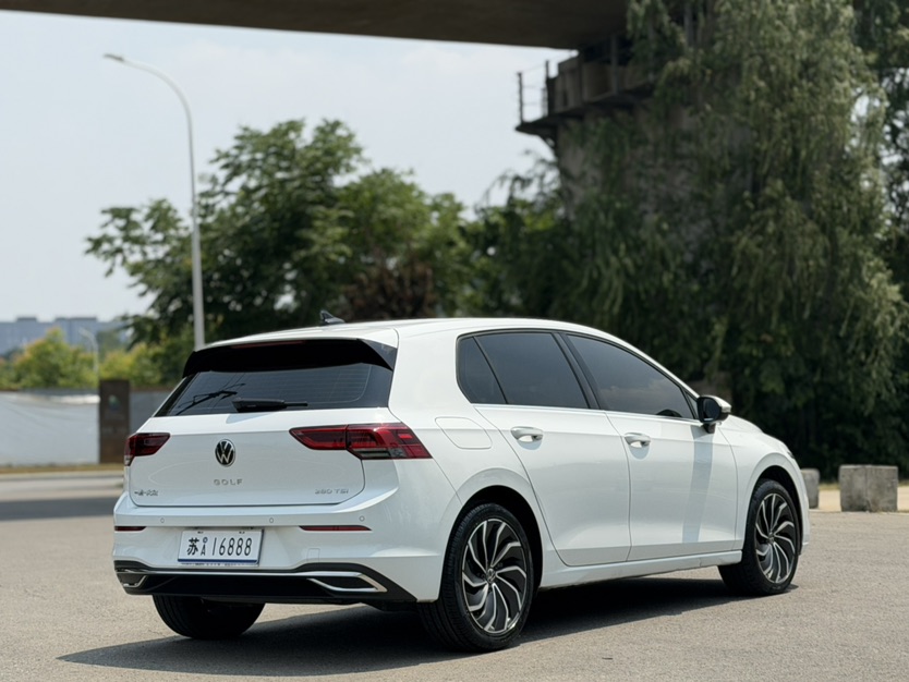 Volkswagen Golf 2021 car image #9