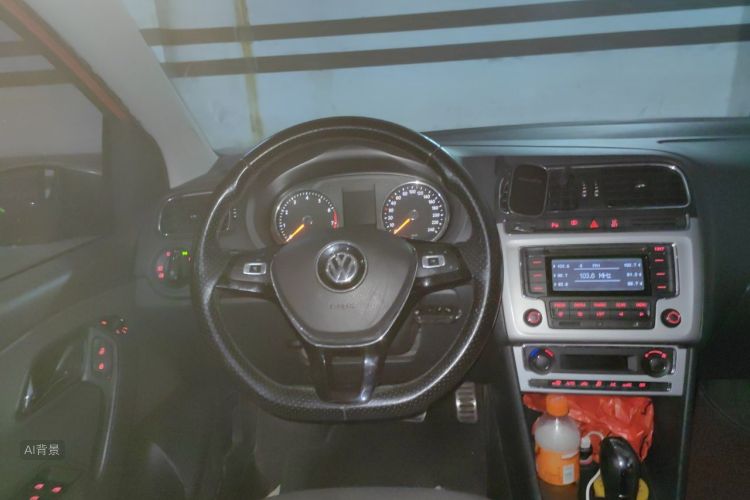 Volkswagen Polo 2014 car image #12