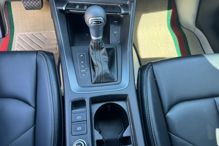 Audi Q3 2024 car image #25