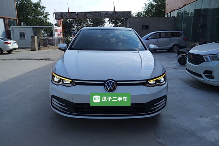 Volkswagen Golf 2022 car image #3