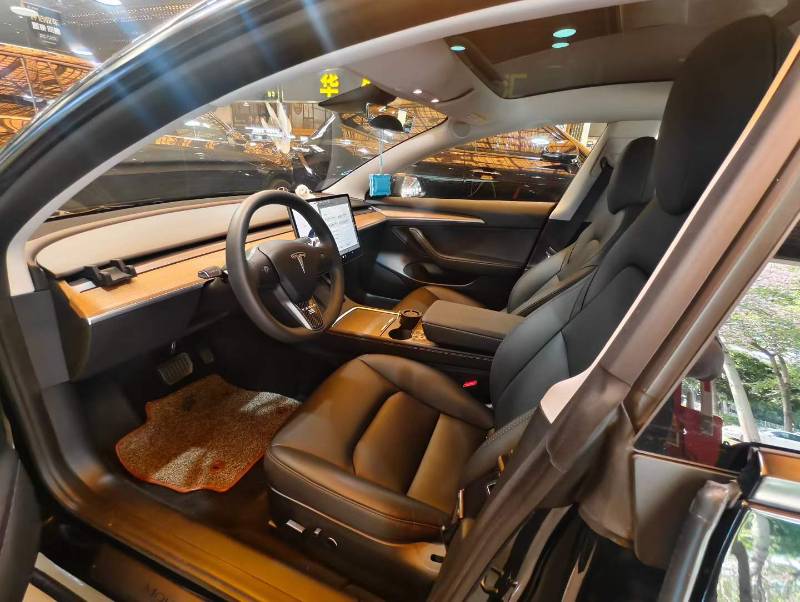 Tesla Model 3 2024 car image #2