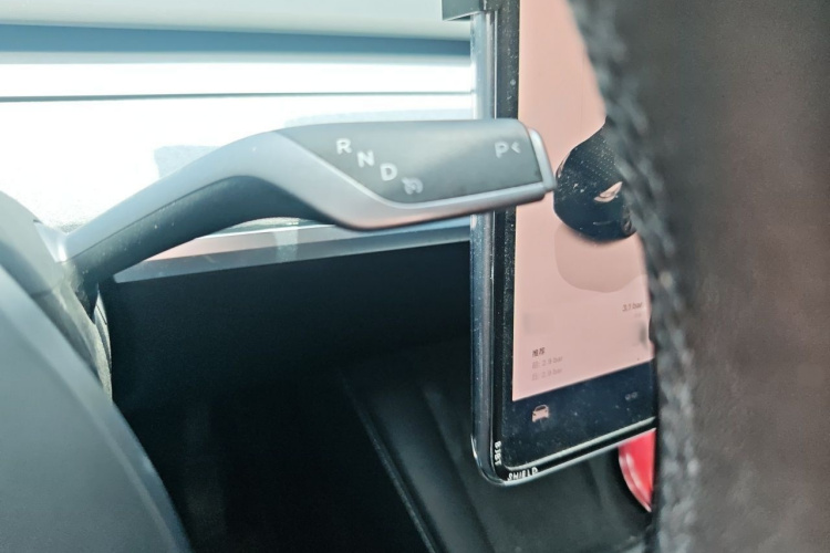 Tesla Model Y 2024 car image #18