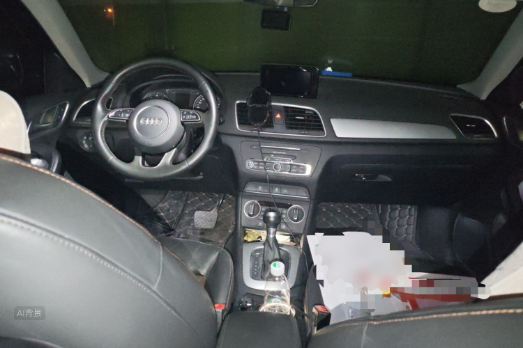 Audi Q3 2018 car image #11