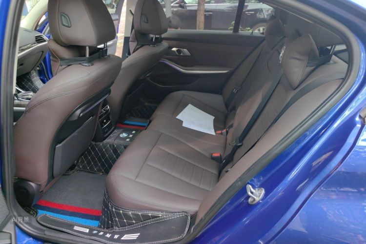 BMW 3 Series 2019 car image #19