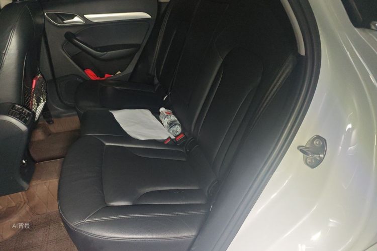 Audi Q3 2015 car image #19