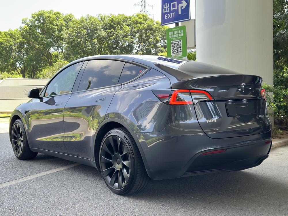 Tesla Model Y 2022 car image #4