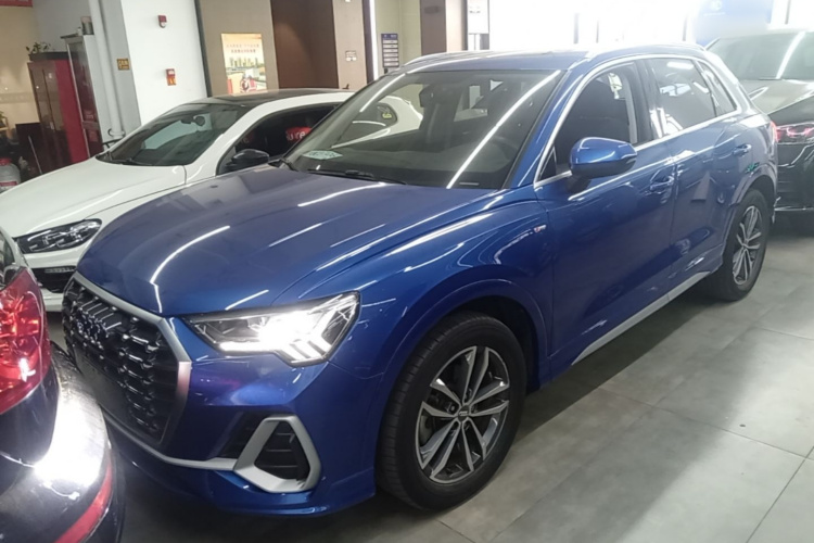 Audi Q3 2021 car image #2